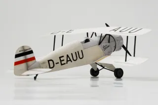 Bücker 133 Jungmeister D-EAUU – Ansicht von schräg hinten